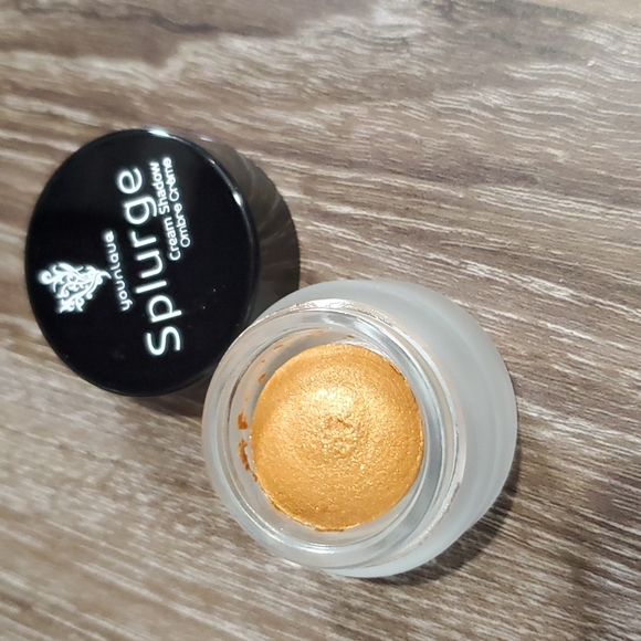 Younique Splurge Cream Eyeshadow Extravagant - Picture 4 of 5